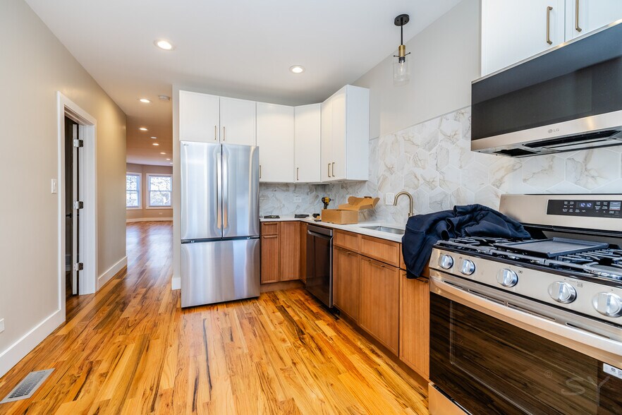 More Photos Of 6129 N Ravenswood Ave, Chicago Multifamily For Sale