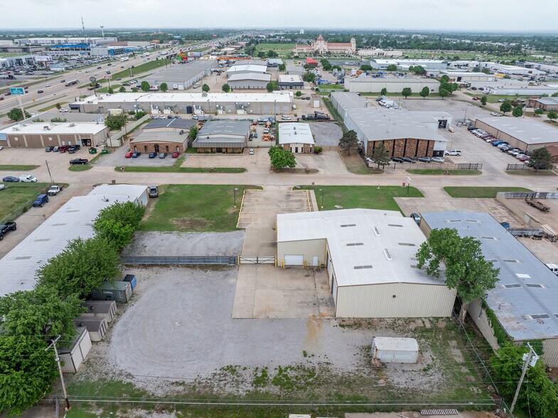 More Photos Of 813 SE 84th St, Oklahoma City Manufacturing For Sale