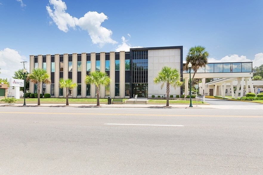 Primary Photo Of 201 S Ohio Ave, Live Oak Bank For Lease