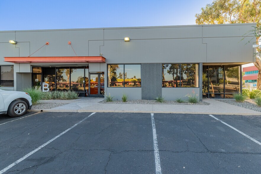 More Photos Of 2410 W Royal Palm Rd, Phoenix Light Manufacturing For Sale