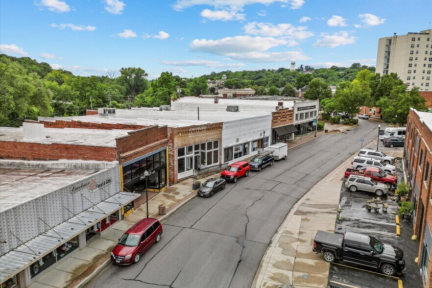 More Photos Of 415 S Thompson Ave, Excelsior Springs Bar For Sale