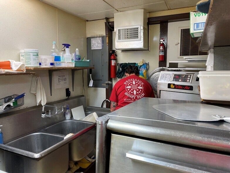 More Photos Of 4166 U.S. 40 hwy, Claysville Restaurant For Sale