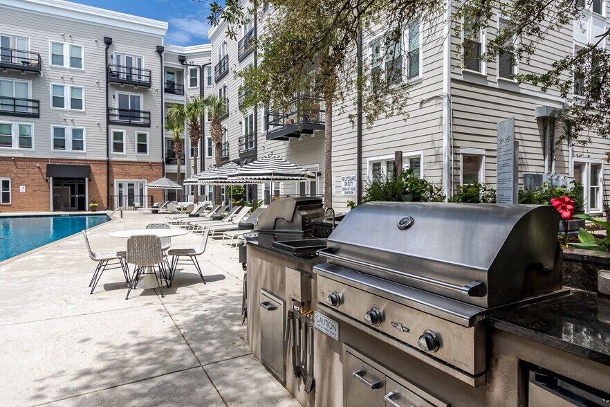 More Photos Of 725-735 Coleman Blvd, Mount Pleasant Apartments For Lease