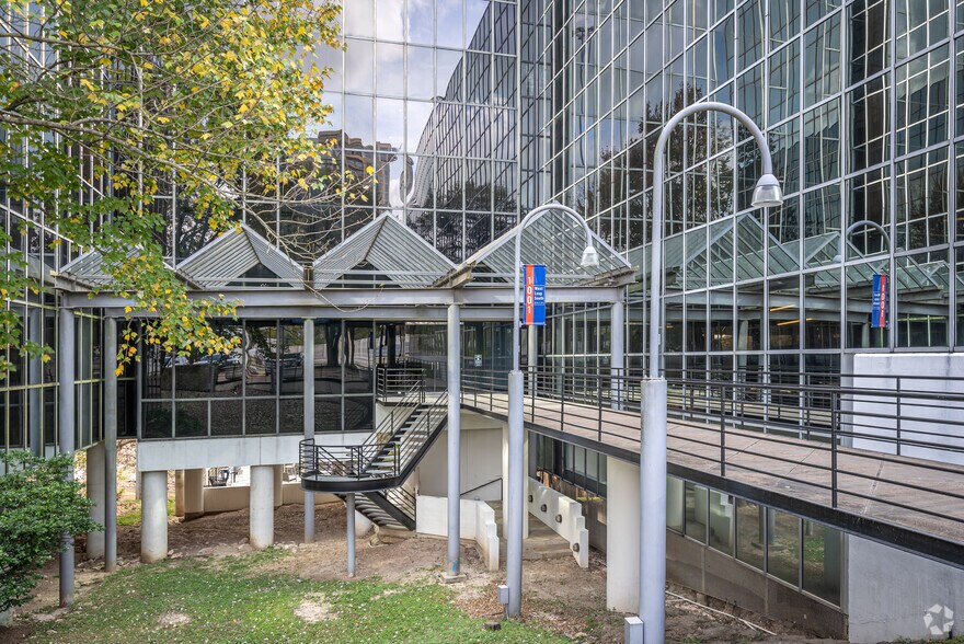 More Photos Of 1001 West Loop South, Houston Office For Lease