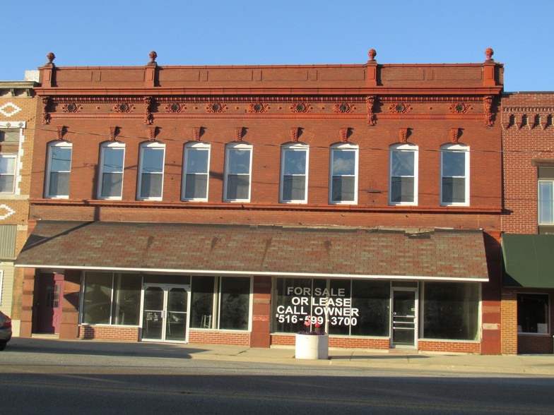 Primary Photo Of 109 S Macoupin St, Gillespie Storefront Retail Residential For Sale