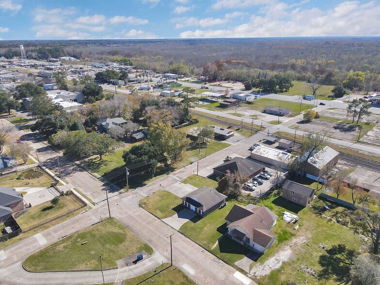 More Photos Of 1522 Sam Houston St, Liberty Office For Sale