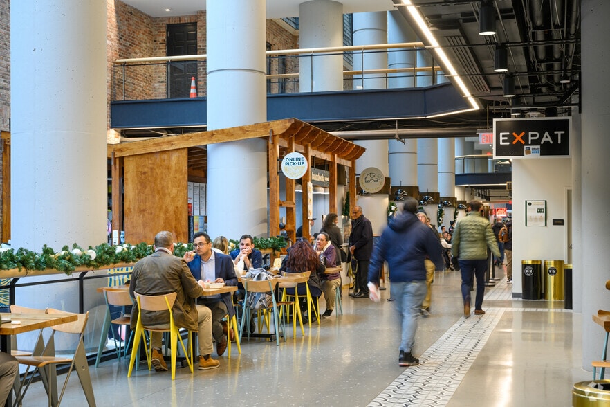 More Photos Of 2000 Pennsylvania Ave NW, Washington Office For Lease