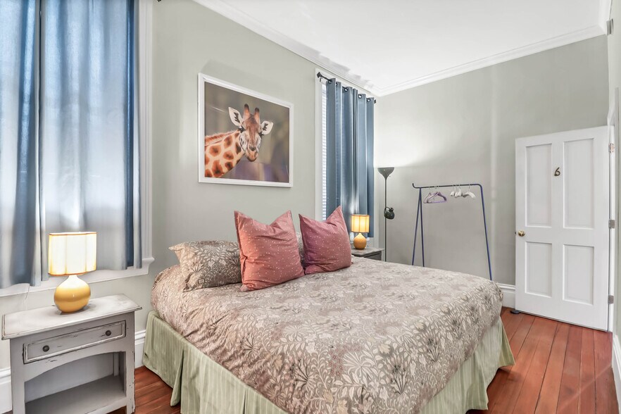 More Photos Of 78 Society St, Charleston Specialty For Sale
