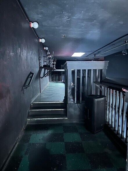 More Photos Of 2140 Market St, San Francisco Bar For Lease