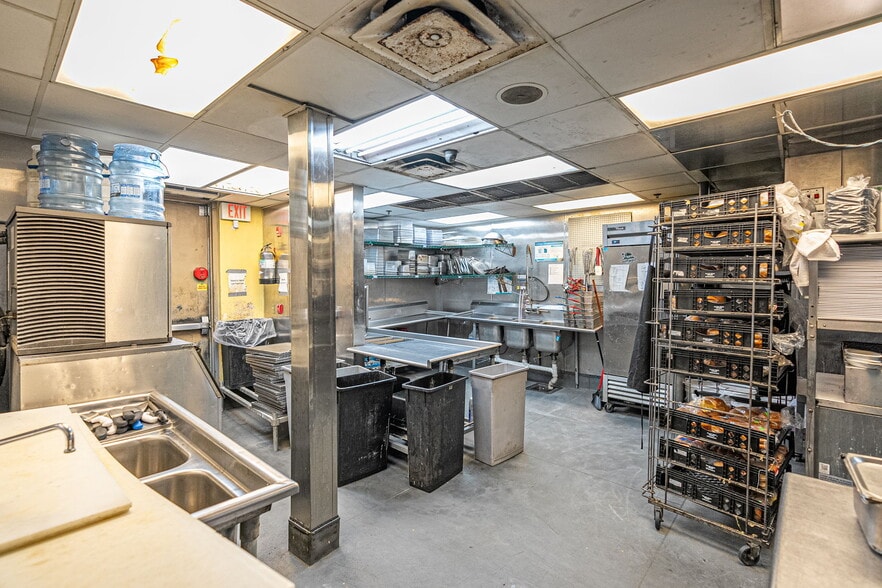 More Photos Of 209 W Congress St, Savannah Restaurant For Sale
