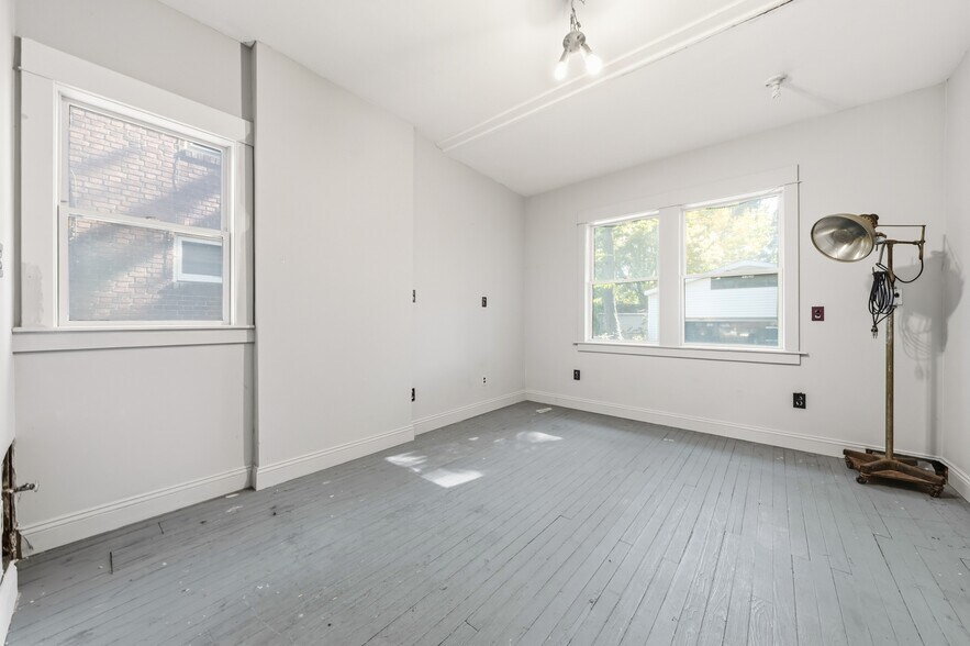 More Photos Of 12406 Larchmere Blvd, Cleveland General Retail For Sale