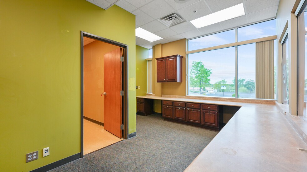 More Photos Of 2265 Bagnell Dam Blvd, Lake Ozark Office For Sale