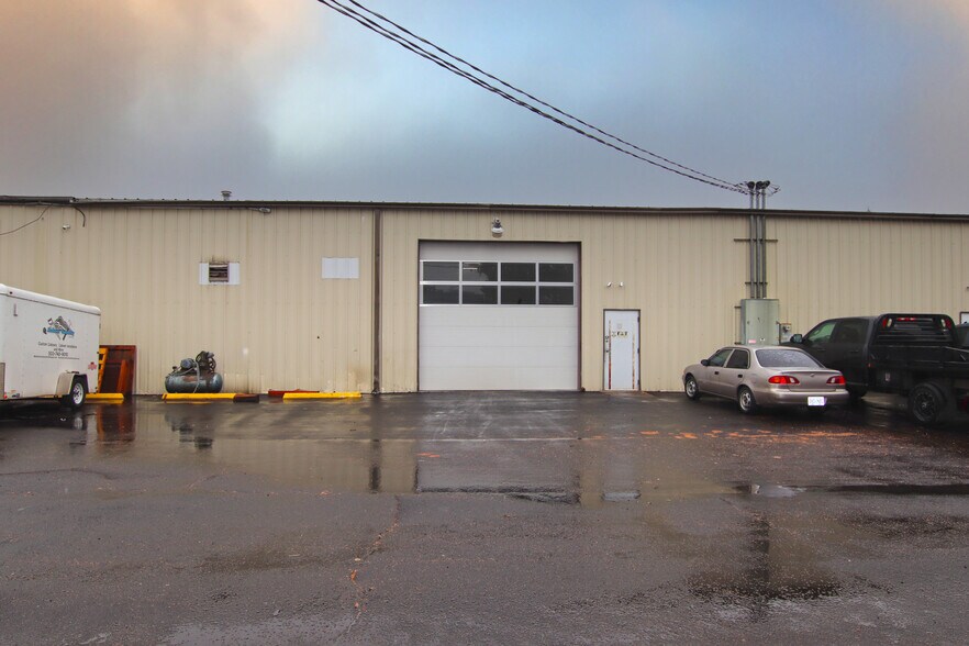 More Photos Of 20551 Builders St, Bend Manufacturing For Lease
