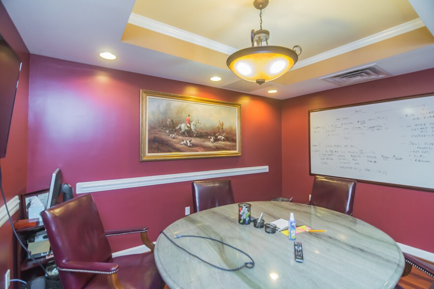 More Photos Of 410 Pine St SE, Vienna Office For Sale