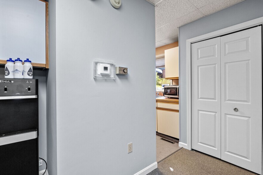 More Photos Of 214 Lake St, Bristol Office For Sale