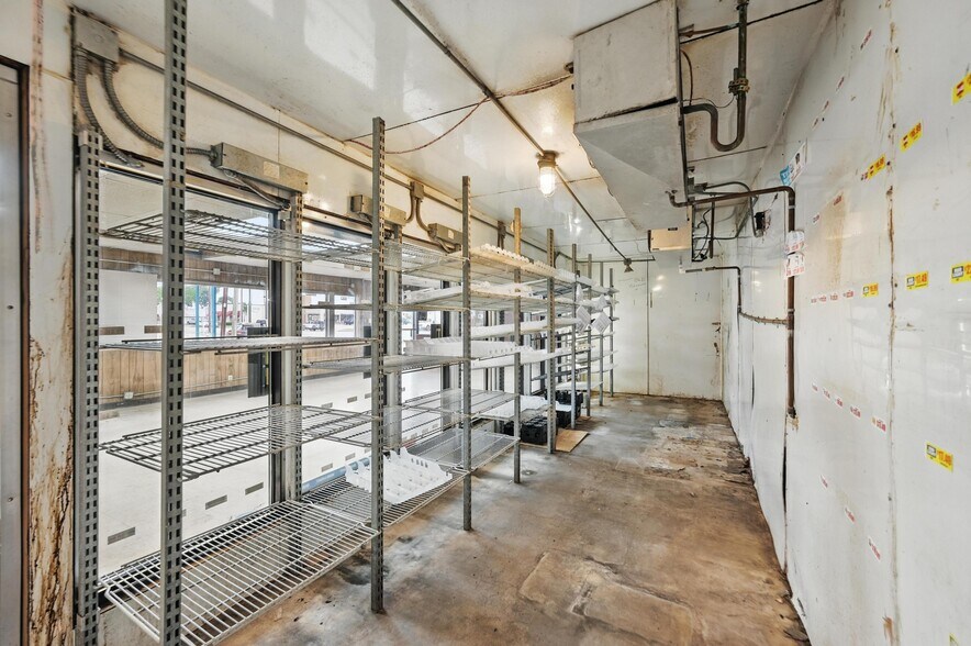 More Photos Of 100 S Kaufman St, Ennis Freestanding For Sale