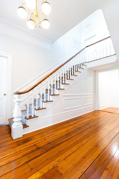 More Photos Of 125 S Milledge Ave, Athens Office Residential For Lease