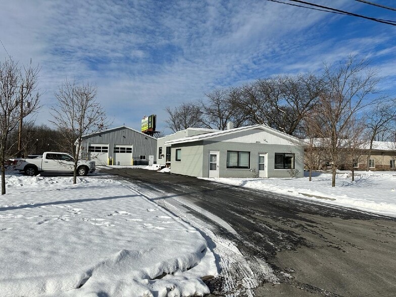 More Photos Of 8505 Main St, Whitmore Lake Loft Creative Space For Lease