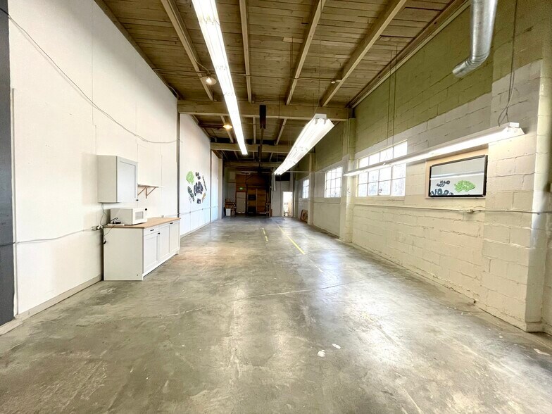More Photos Of 3427 4th Ave S, Seattle Warehouse For Lease