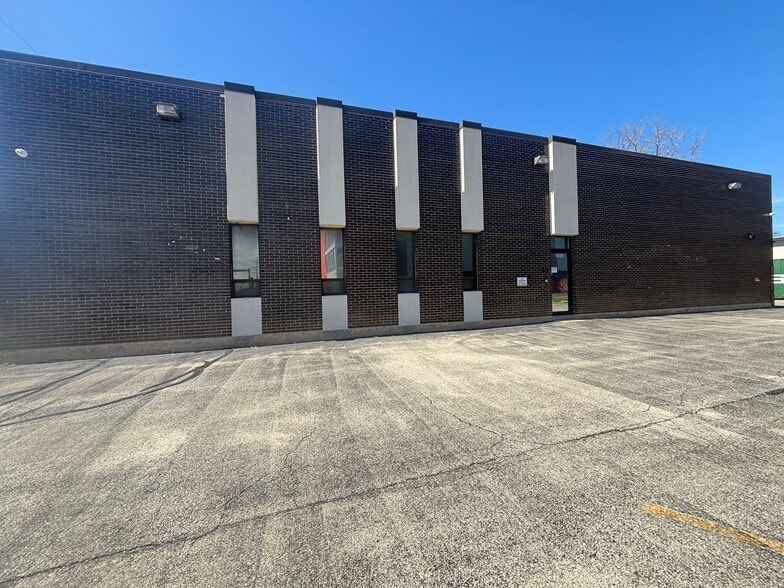 More Photos Of 5834 W Howard St, Skokie Warehouse For Sale