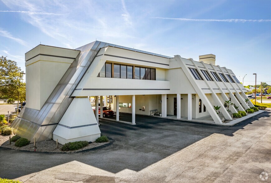 More Photos Of 1000 N Tamiami Trl, Nokomis Bank For Lease