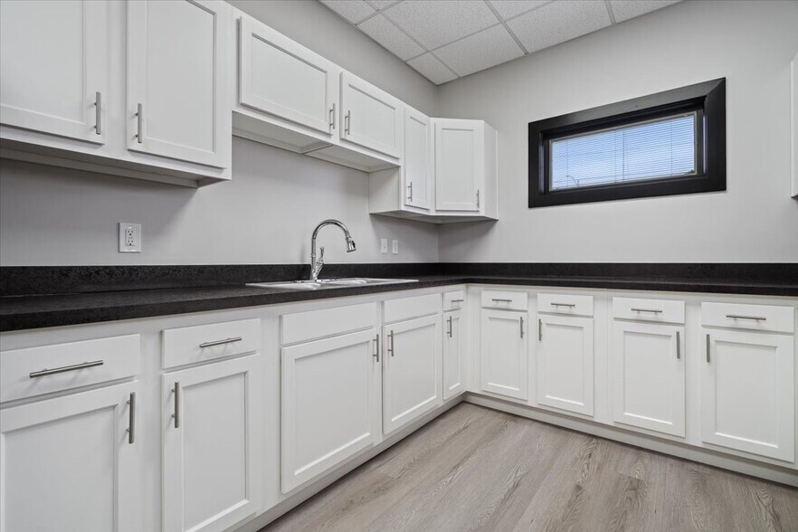 More Photos Of 1415 Shelby St, Indianapolis Office For Sale