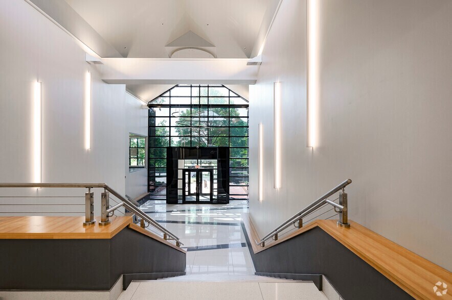 More Photos Of 20400 Observation Dr, Germantown Medical For Lease