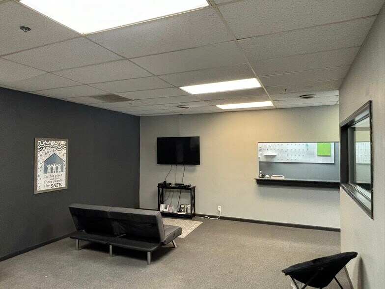 More Photos Of 14202-14238 Pierce Plz, Omaha General Retail For Lease