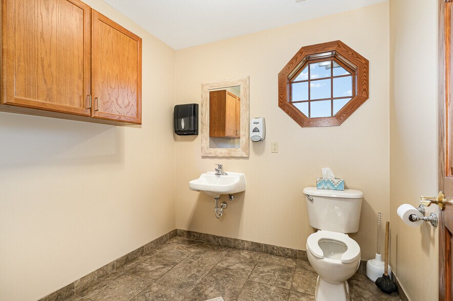More Photos Of 820 N Michigan Ave, Saginaw Office For Sale