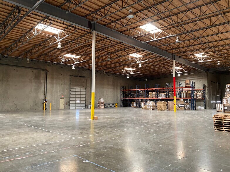 More Photos Of 1855 Iowa Ave, Riverside Manufacturing For Lease