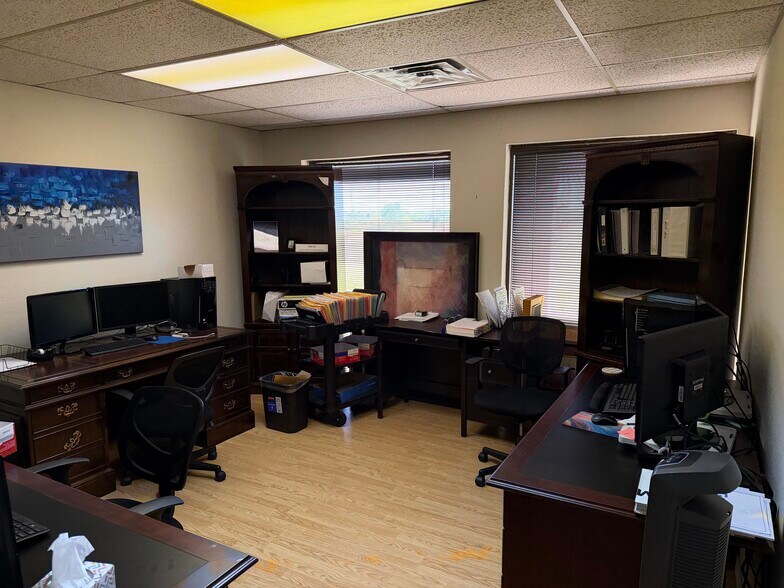 More Photos Of 11902 N Pennsylvania Ave, Oklahoma City Office For Lease
