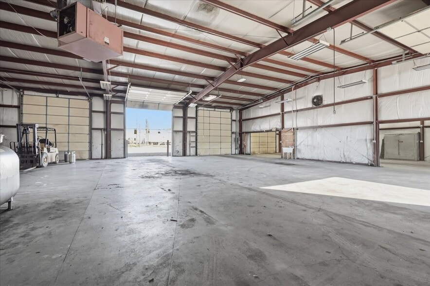 More Photos Of 2816 John Deere Dr, Knoxville Warehouse For Sale
