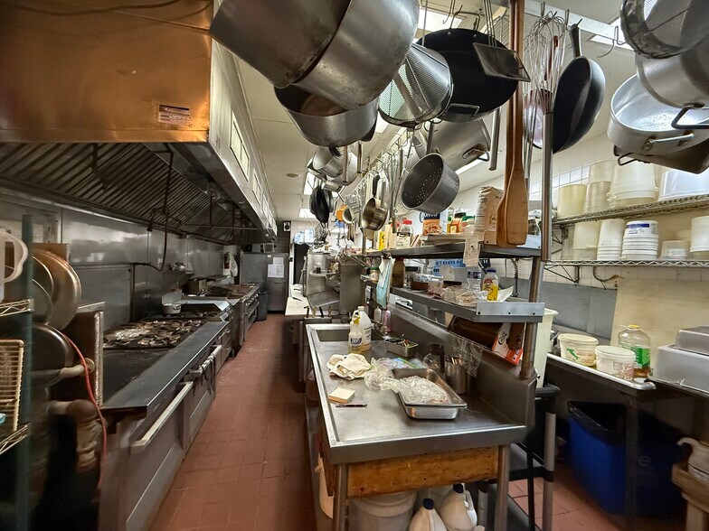 More Photos Of 6824 Torresdale Ave, Philadelphia Restaurant For Lease