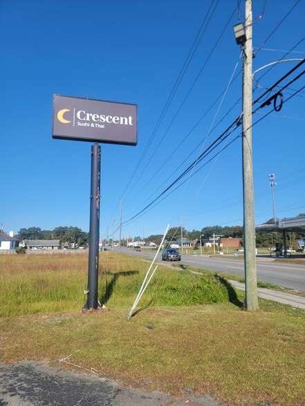 More Photos Of 2405 Neuse Blvd, New Bern Showroom For Sale