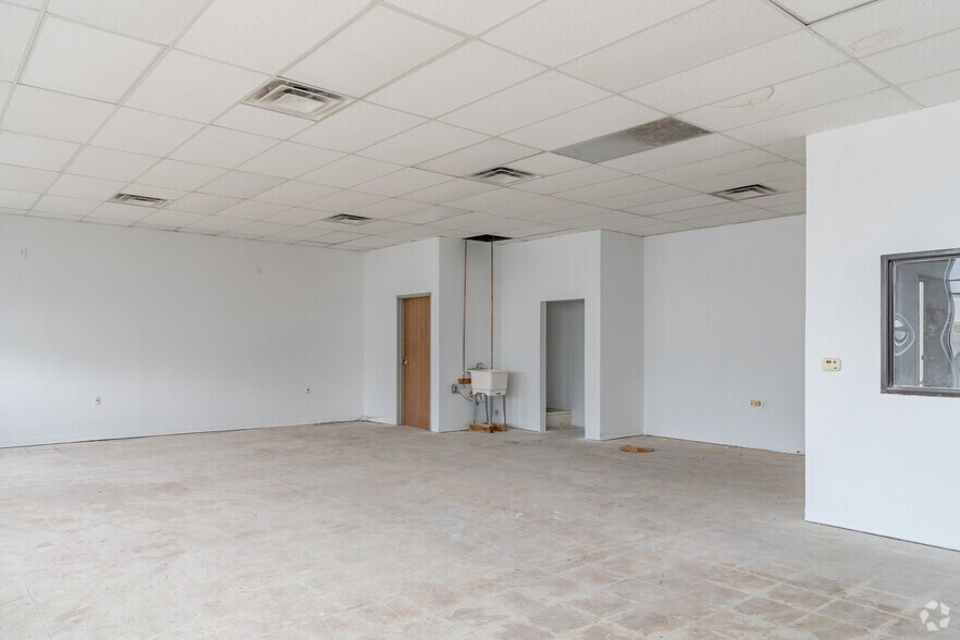 More Photos Of 2300 S Schaefer Hwy, Detroit Storefront For Sale