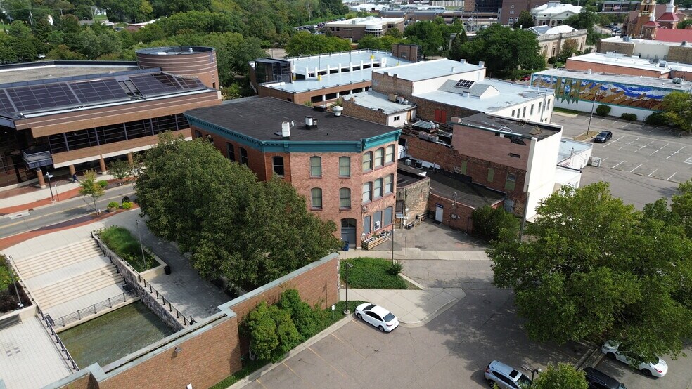 More Photos Of 34 Michigan Ave E, Battle Creek Storefront Retail Residential For Sale