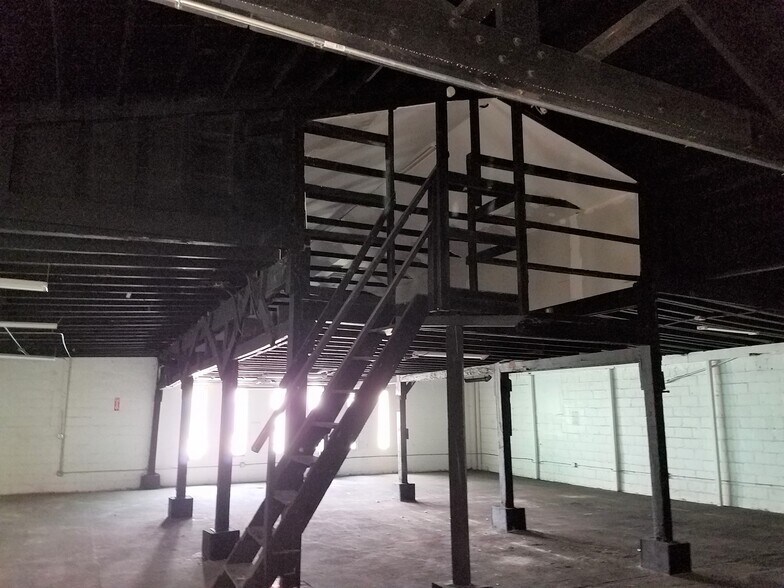 More Photos Of 120 S Dixie Hwy, Lake Worth Storefront For Sale