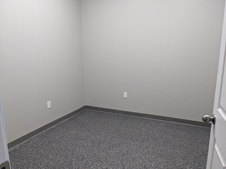 More Photos Of 8308 Fraser Ave, Fort McMurray Showroom For Sale