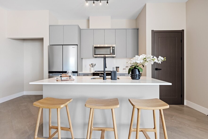 More Photos Of 180 Kanata Av, Ottawa Apartments For Lease