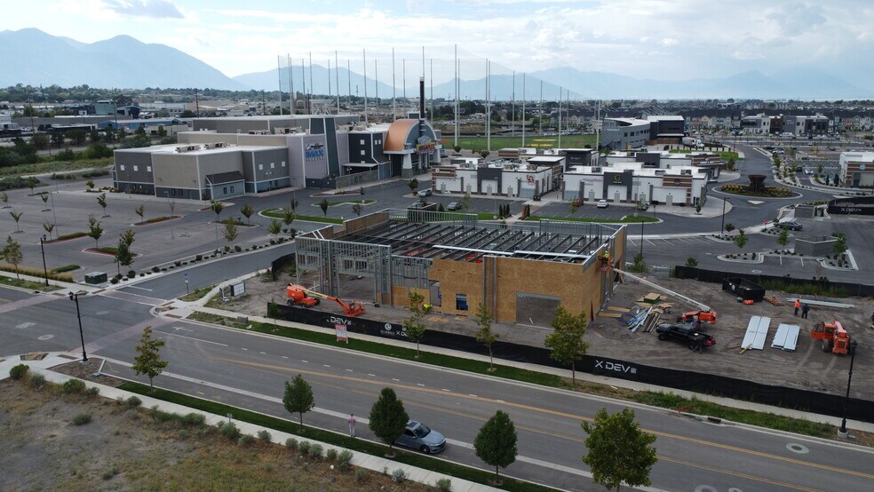 More Photos Of 634 N Mill Road, Vineyard Storefront Retail Office For Lease