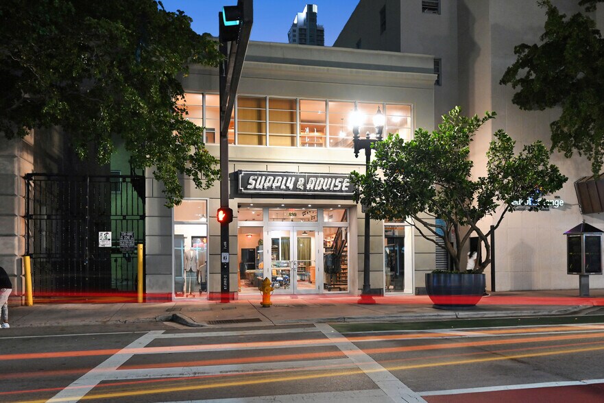 More Photos Of 223 SE 1st St, Miami Storefront Retail Office For Lease