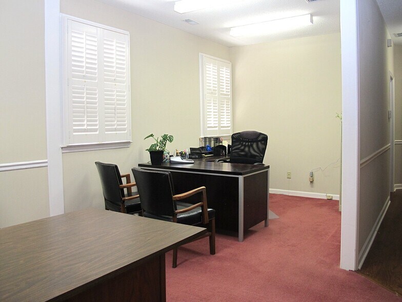 More Photos Of 1365 Westgate Center Dr, Winston-Salem Office For Sale