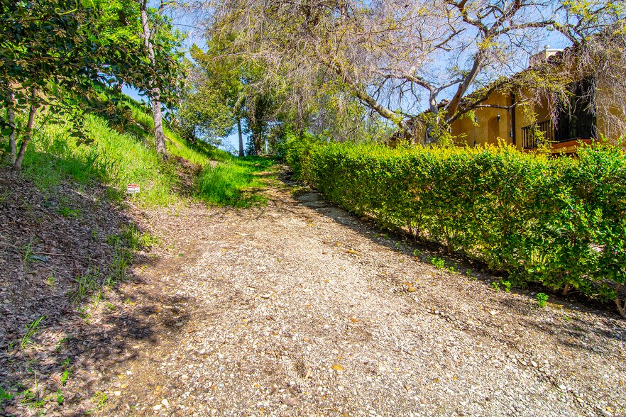 More Photos Of 4551 Lindley Ave, Tarzana Land For Sale