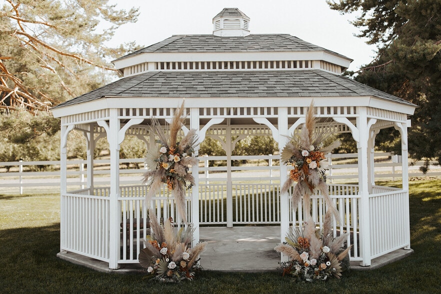 More Photos Of 4848 Green Ave, Manson Hotel For Sale