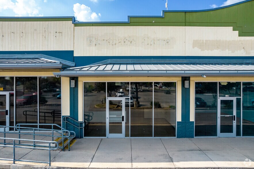 More Photos Of 2000 SE Loop 410, San Antonio Unknown For Lease