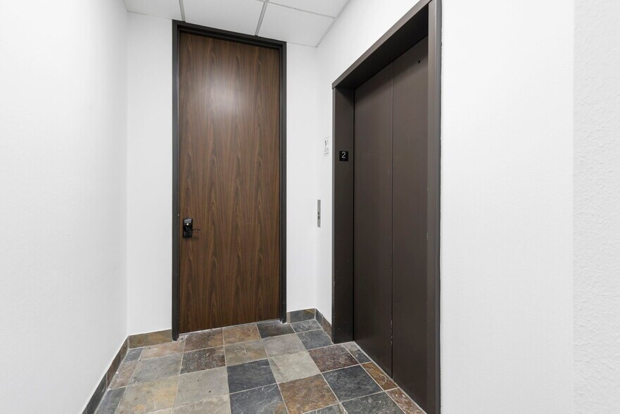 More Photos Of 17510 Red Oak Dr, Houston Office For Sale