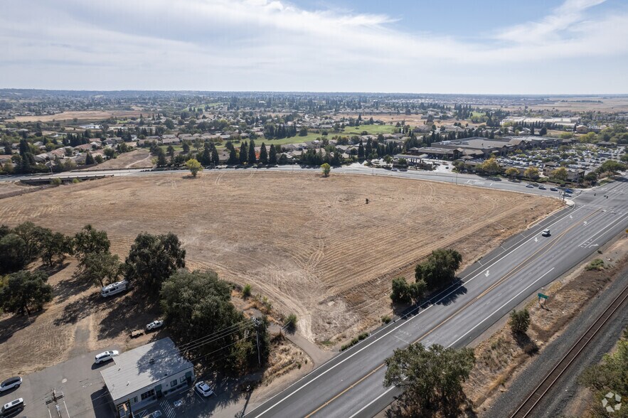 More Photos Of Ferrari Ranch Rd & Lincoln Blvd, Lincoln Storefront Retail Office For Lease