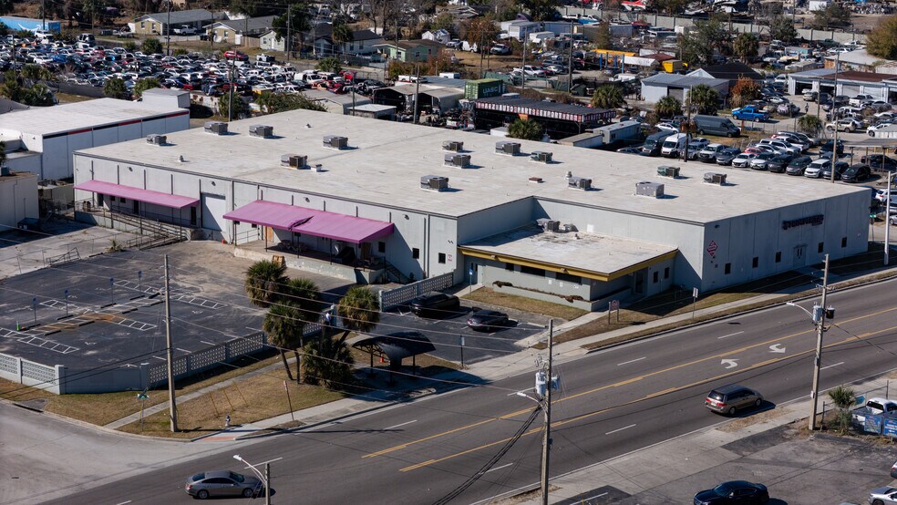 More Photos Of 2140 W Washington St, Orlando Distribution For Sale