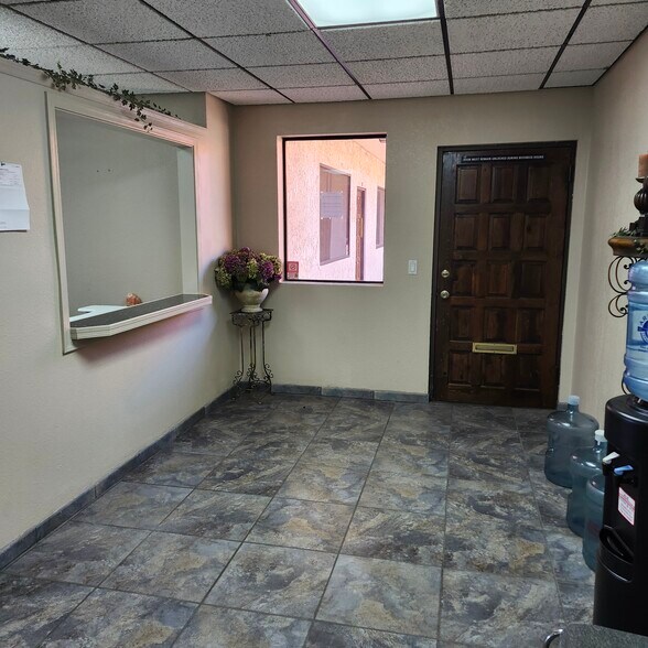 More Photos Of 1987 Mcculloch Blvd, Lake Havasu City General Retail For Lease