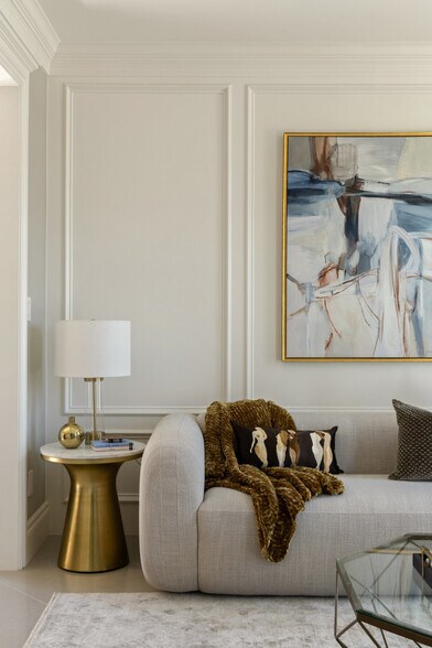 More Photos Of 1810 W 35th St, Austin Specialty For Sale